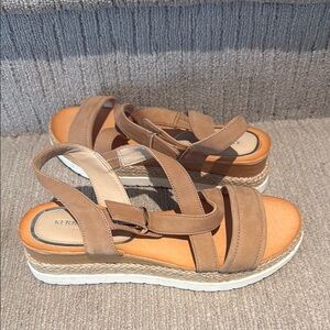 Women's Tan Sandal SUMMER SANDAL NEVER WORN